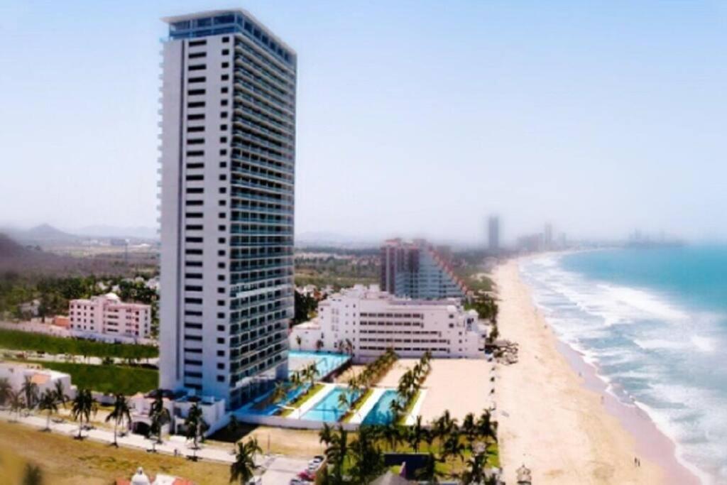 Beautiful 3 Bedroom, Fully Furnished, On The Beach Mazatlán Exterior foto